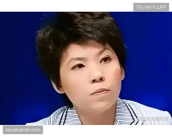 邓亚萍手提塑料袋逛菜市场，车库里却停着一辆让我怀疑人生的超跑
